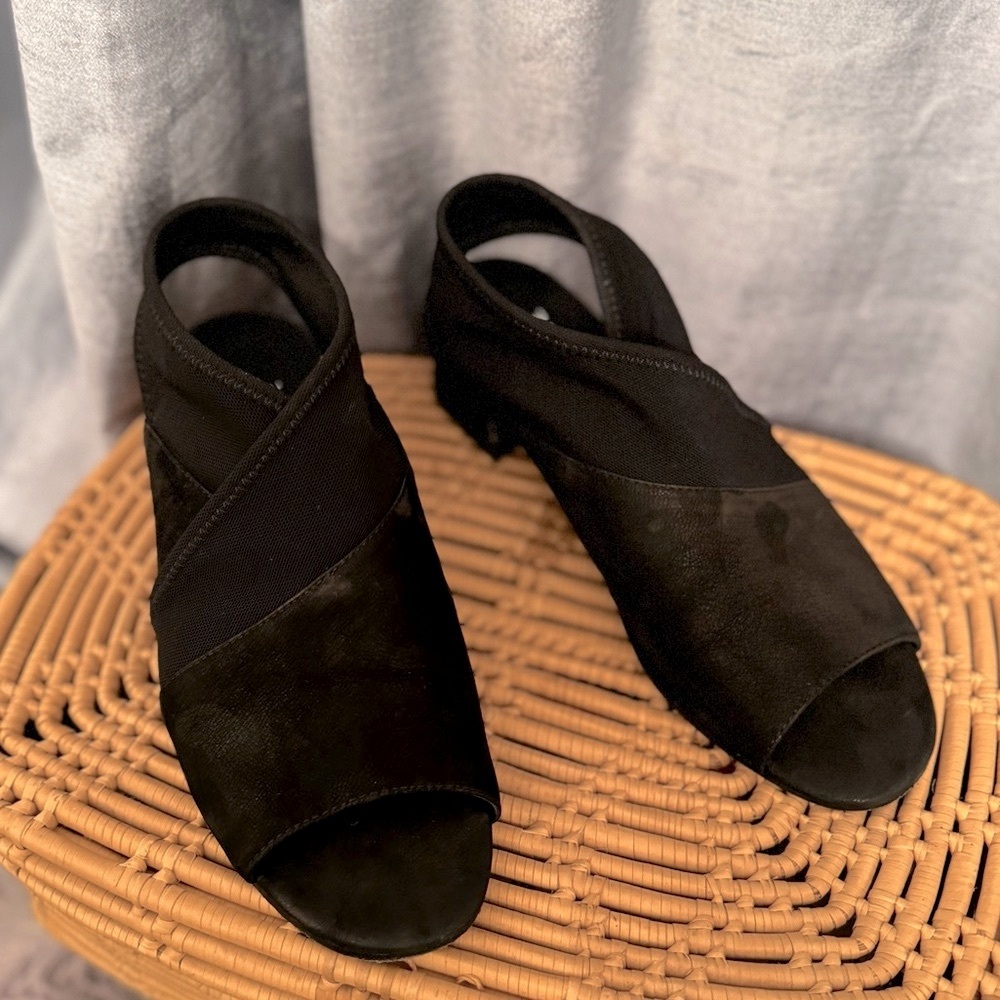 EILEEN FISHER | Size 9.5 | Luca Tumbled Nubuck Sandal - Picture 3 of 11